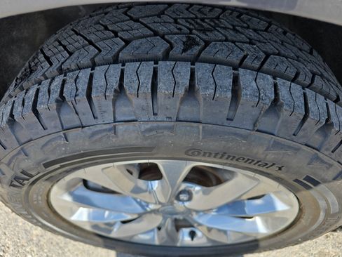 Used 2022 Chrysler Pacifica Touring-L image 11