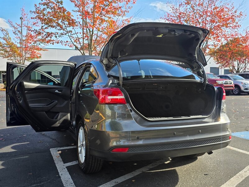 Used 2018 Ford Focus SE w/ Cold Weather Package FWD image 27