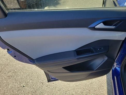 Certified 2024 Volkswagen Taos SE w/ Panoramic Sunroof Package FWD image 8