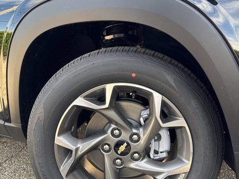 New 2026 Chevrolet Trax LT w/ Driver Confidence Package FWD image 7