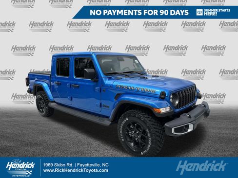 Used 2025 Jeep Gladiator Sport AWD/4WD image 1