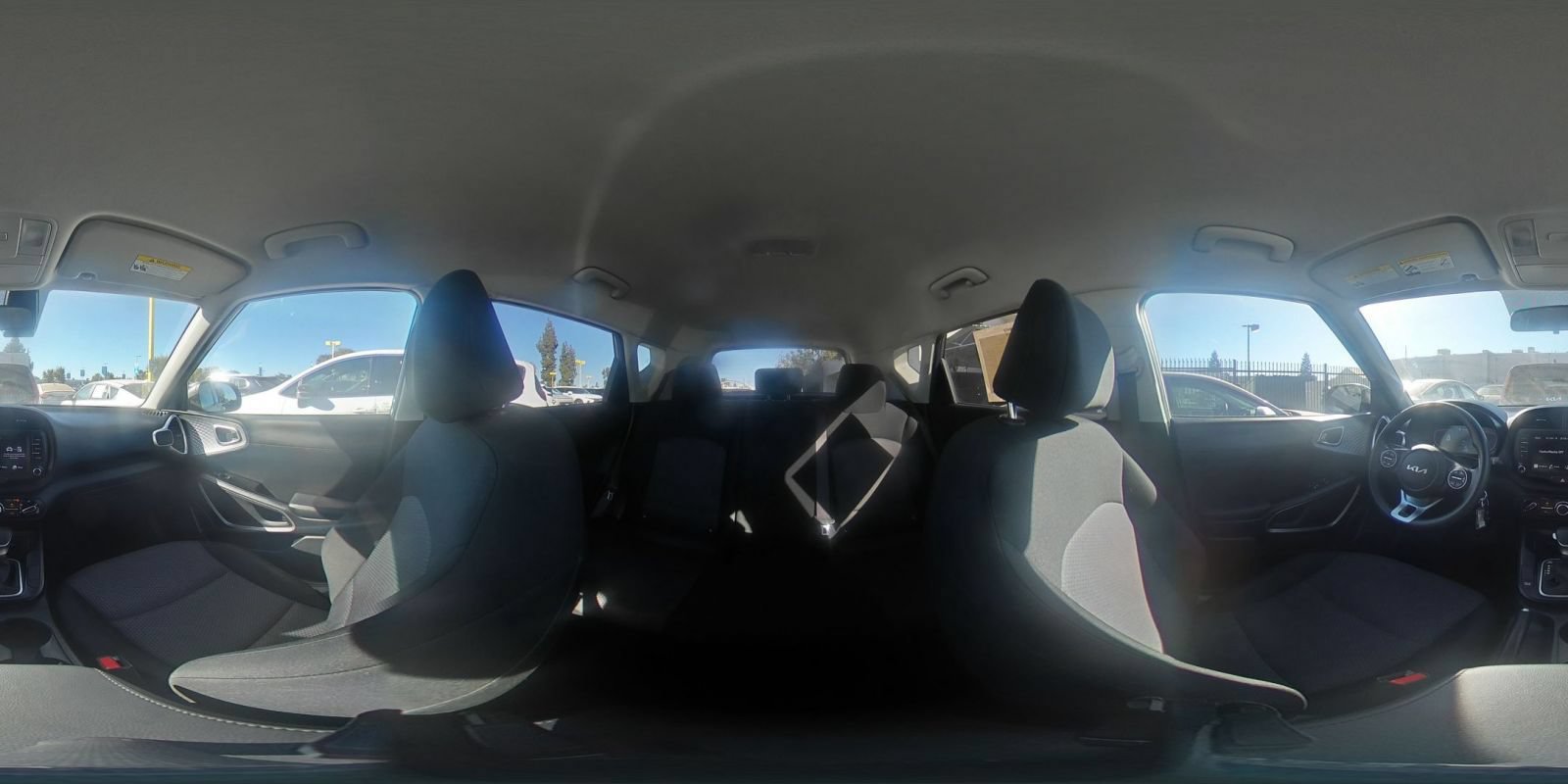 Used 2025 Kia Soul LX w/ LX Technology Package FWD image 39