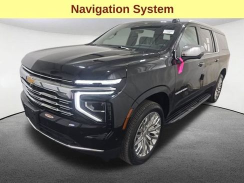 Used 2025 Chevrolet Suburban Premier AWD/4WD image 4