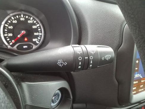 Certified 2023 Jeep Renegade Latitude AWD/4WD image 21