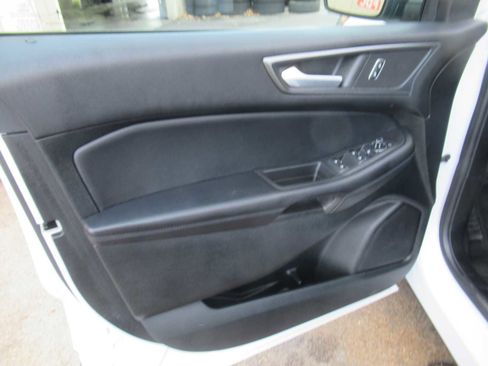 Used 2022 Ford Edge SE image 14