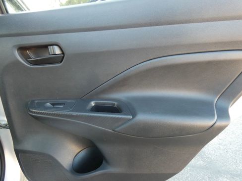 Used 2020 Nissan Versa S image 39