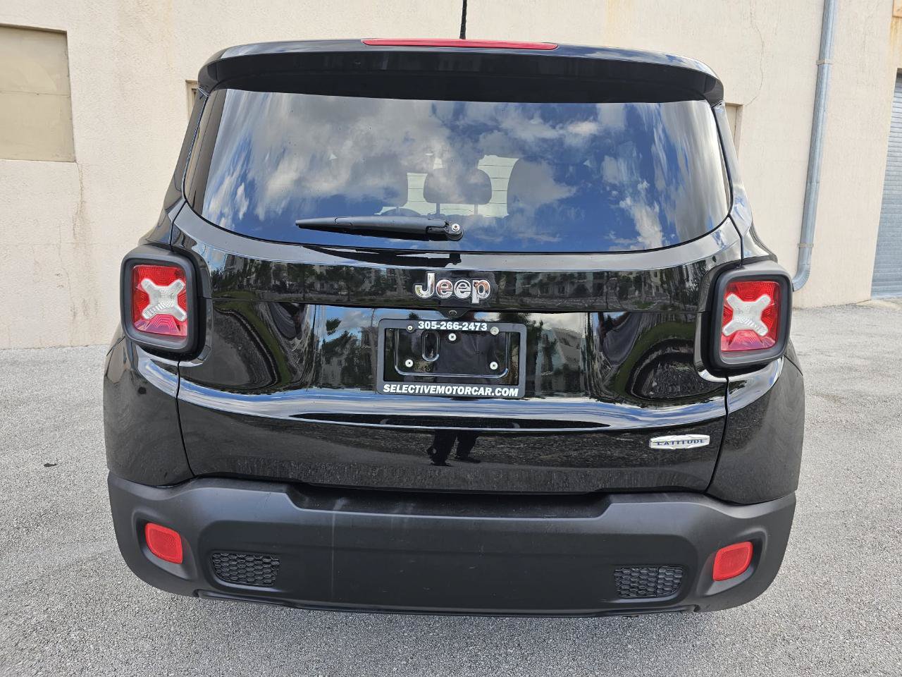 Used 2015 Jeep Renegade Latitude FWD image 10