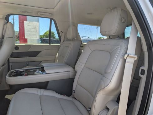 Used 2019 Lincoln Navigator Reserve AWD/4WD image 8