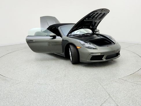 Used 2021 Porsche 718 Boxster image 16