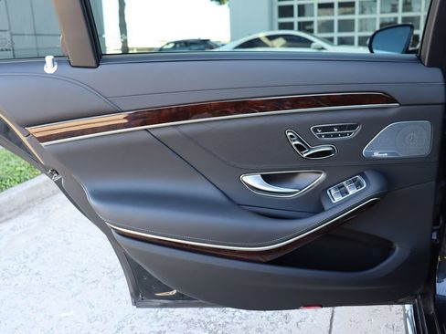 Used 2019 Mercedes-Benz S 560 Sedan w/ AMG Line Exterior image 27