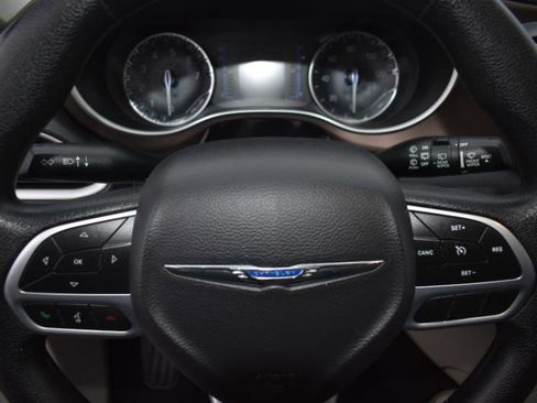 Used 2020 Chrysler Voyager Lxi image 31