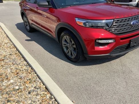 Used 2021 Ford Explorer XLT w/ Equipment Group 202A AWD/4WD image 3