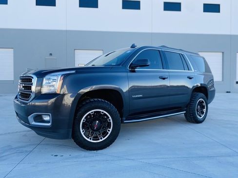 Used 2017 GMC Yukon SLT image 1