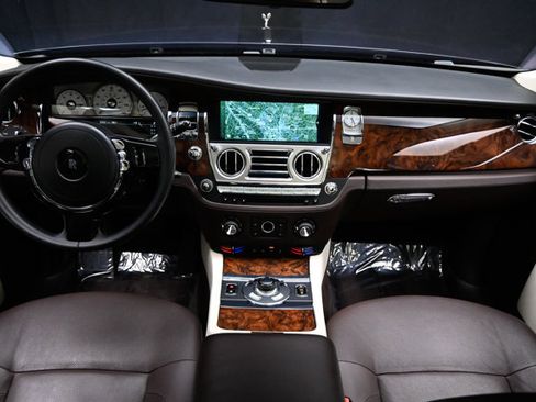 Used 2012 Rolls-Royce Ghost RWD image 3