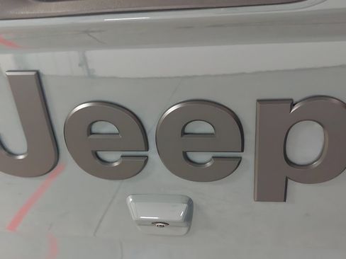 Used 2025 Jeep Gladiator Sport AWD/4WD image 34