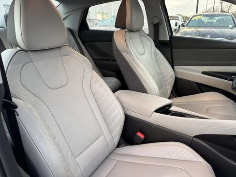 Used 2025 Hyundai Elantra Limited FWD image 13
