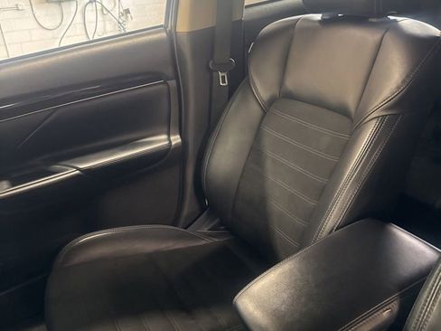 Used 2020 Mitsubishi Outlander LE image 8