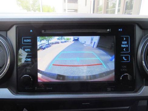 Used 2019 Toyota Tacoma TRD Sport image 10