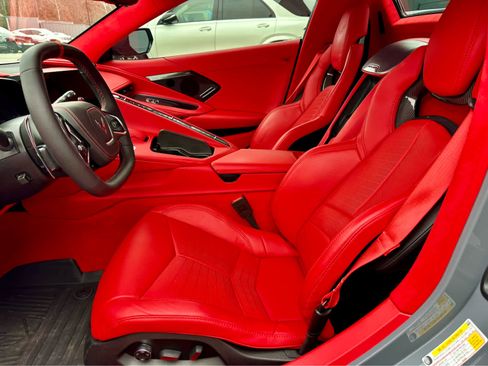 Used 2024 Chevrolet Corvette Stingray Premium Conv w/ Z51 Performance Package image 7