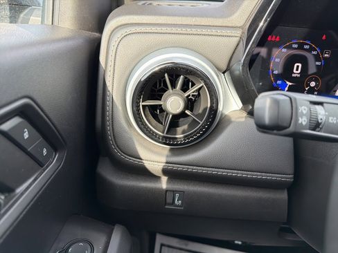 Used 2024 Chevrolet Colorado LT w/ LT Convenience Package II image 30