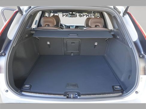New 2025 Volvo XC60 B5 Plus w/ Climate Package image 21