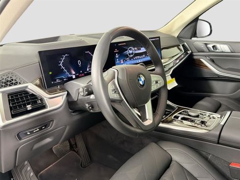 Certified 2026 BMW X7 xDrive40i w/ Climate Comfort Package AWD/4WD image 9