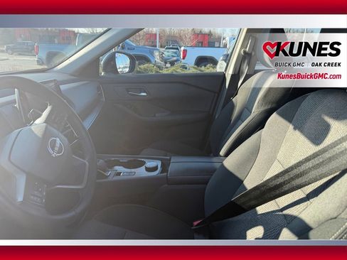 Used 2025 Nissan Rogue SV image 7