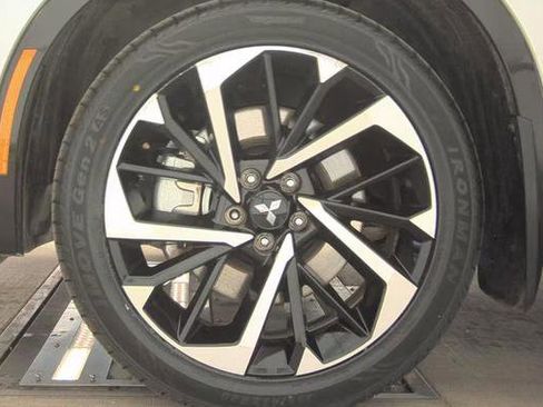 Used 2023 Mitsubishi Outlander SE image 6