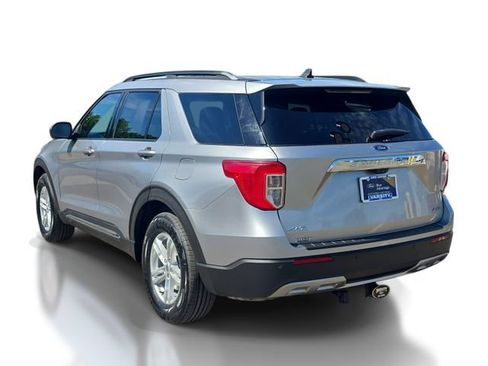 Certified 2021 Ford Explorer XLT w/ Equipment Group 202A AWD/4WD image 3