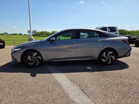 Used 2024 Hyundai Elantra Limited FWD image 4