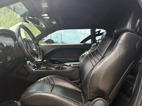 Used 2016 Dodge Challenger SRT Hellcat RWD image 15