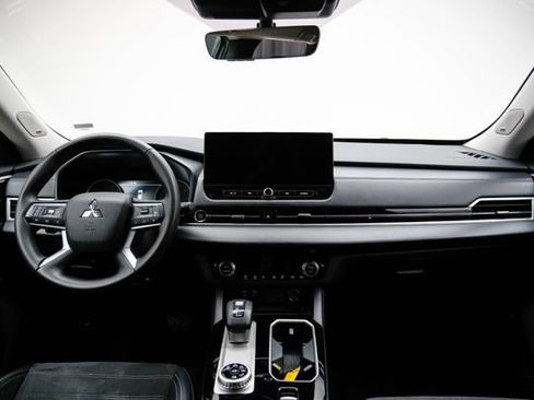 Used 2025 Mitsubishi Outlander SE AWD/4WD image 28