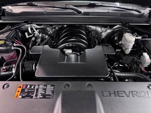 Used 2018 Chevrolet Suburban LT RWD image 11