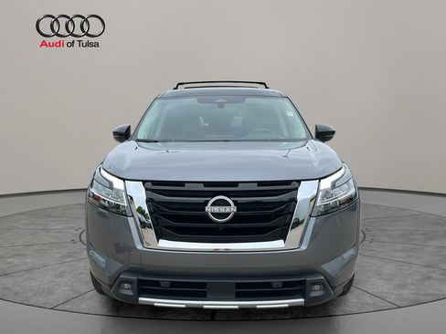 Used 2023 Nissan Pathfinder Platinum w/ Cargo Package AWD/4WD image 2