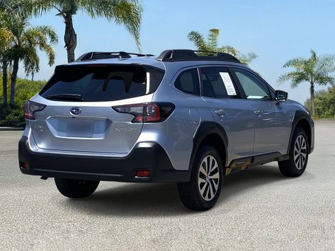 Used 2023 Subaru Outback Premium AWD/4WD image 5