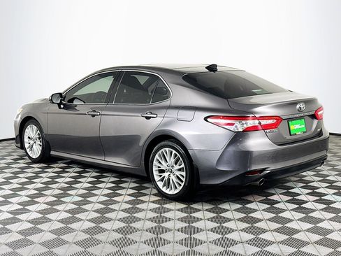 Used 2019 Toyota Camry XLE image 6
