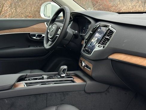 Used 2025 Volvo XC90 T8 Plus w/ Protection Package Premier image 11