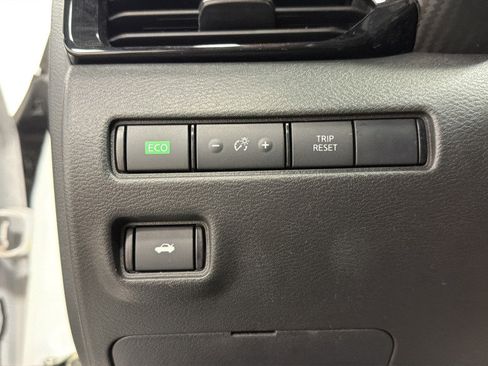Used 2025 Nissan Sentra SV FWD image 19