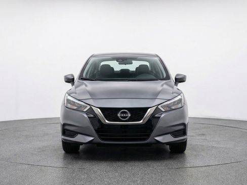 Used 2025 Nissan Versa SV image 2