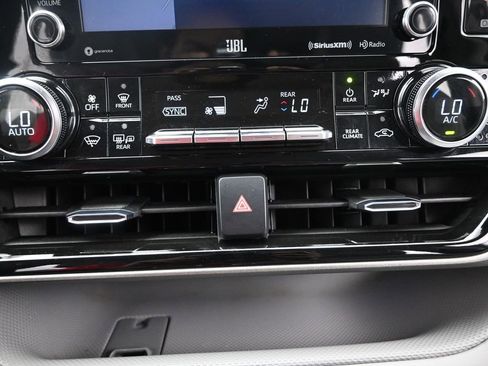 Used 2021 Toyota Highlander Limited image 34