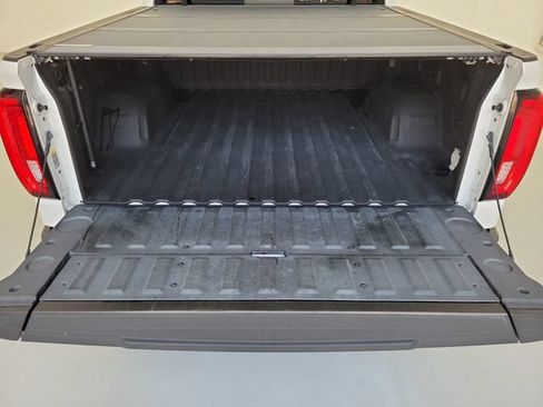 Used 2020 GMC Sierra 1500 SLT RWD image 10