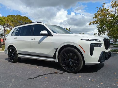 Used 2024 BMW X7 xDrive40i w/ Executive Package image 2