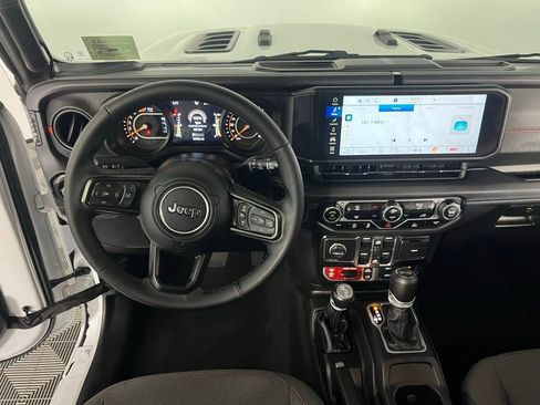 Certified 2025 Jeep Wrangler Unlimited Rubicon image 13