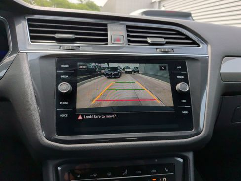 Used 2022 Volkswagen Tiguan SE FWD image 16