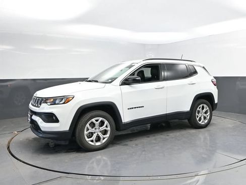 Used 2024 Jeep Compass Latitude AWD/4WD image 7