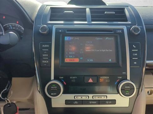 Used 2014 Toyota Camry XLE image 17