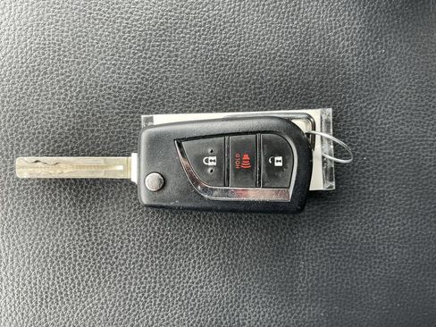 Used 2019 Toyota RAV4 LE w/ Carpet Mat Package AWD/4WD image 38