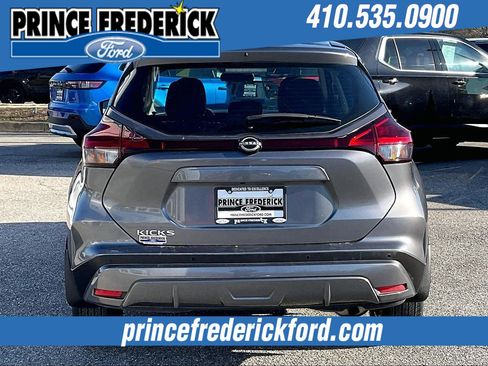 Used 2022 Nissan Kicks S image 4