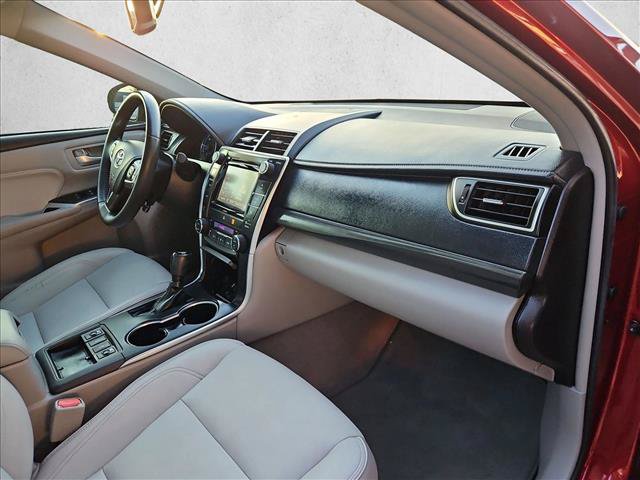 Used 2017 Toyota Camry XLE w/ Moonroof Package FWD image 18