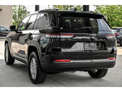 Used 2023 Jeep Grand Cherokee Laredo AWD/4WD image 5